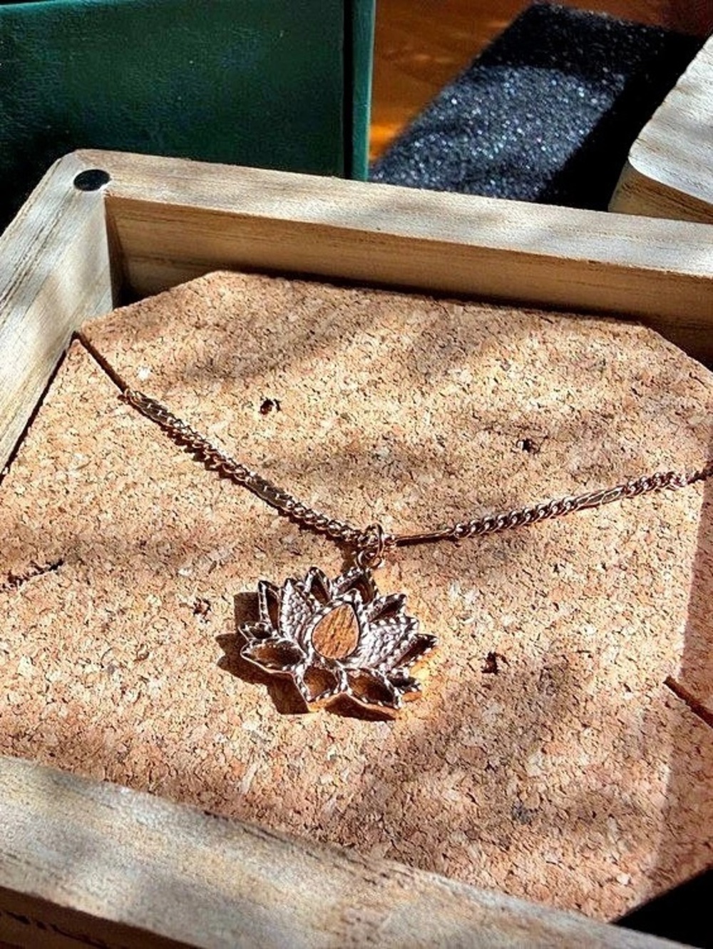 HOLZKERN Balance Necklace Lotus Walnut Rose Gold Necklace Like New - Picture 2 of 4